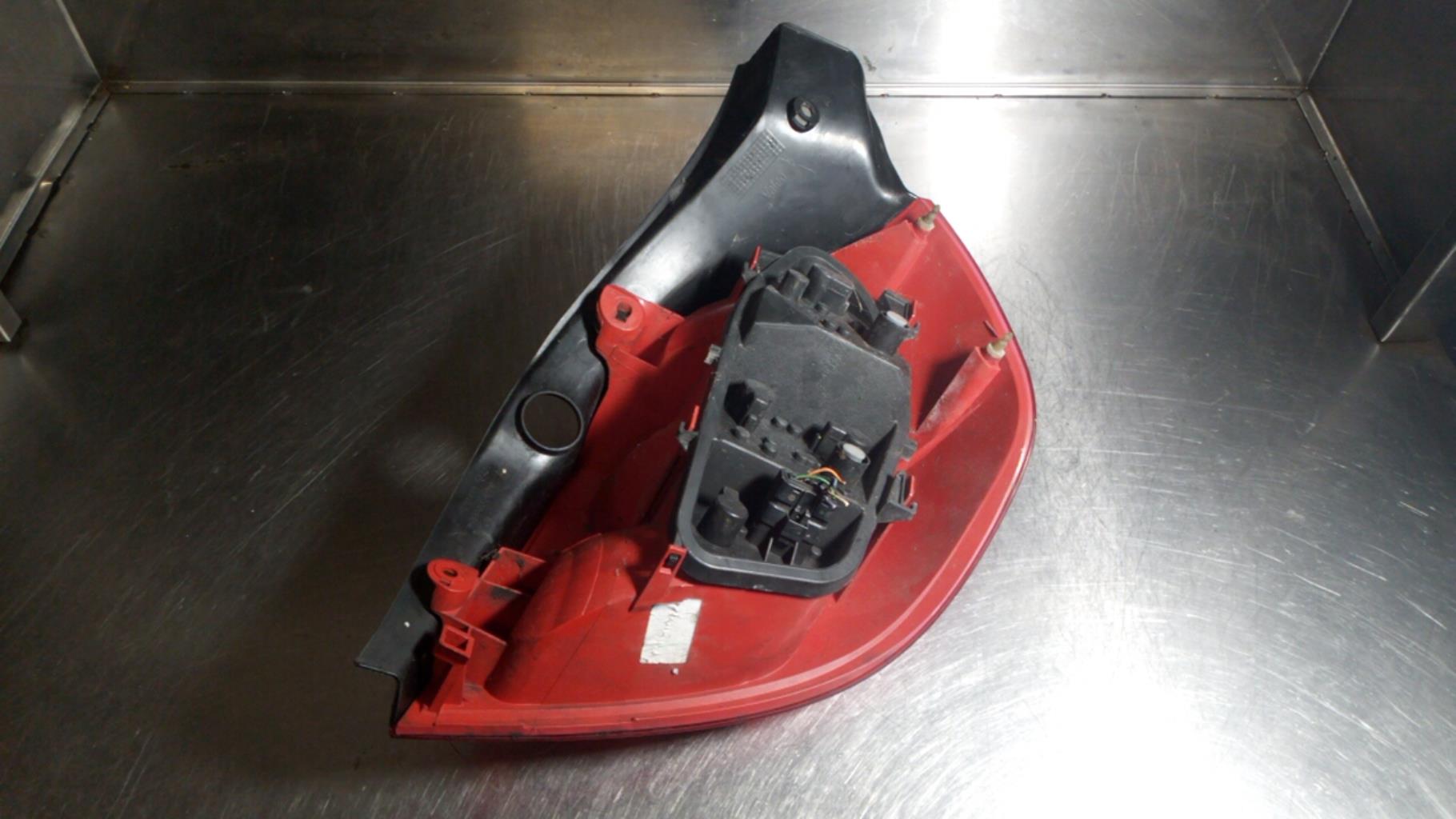 Fanale posteriore principale sinistro (luci) RENAULT CLIO 3 PHASE 1 Diésel - 1