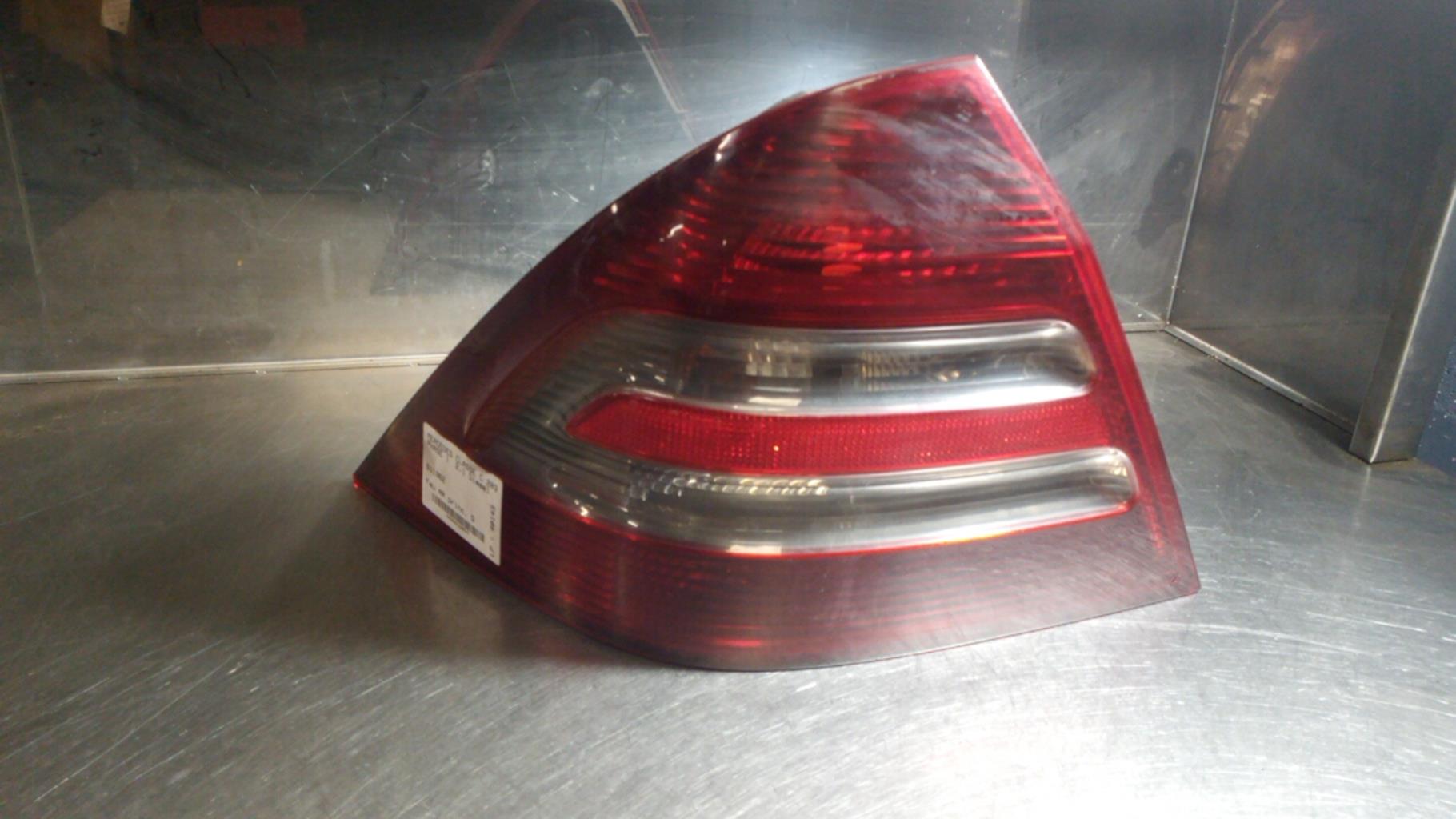 Fanale posteriore principale sinistro (luci) MERCEDES CLASSE C 203 PHASE 1 Diésel - 1