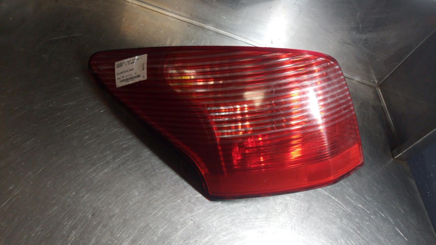 Fanale posteriore principale sinistro (luci) PEUGEOT 407 PHASE 1 BREAK Diésel - 1