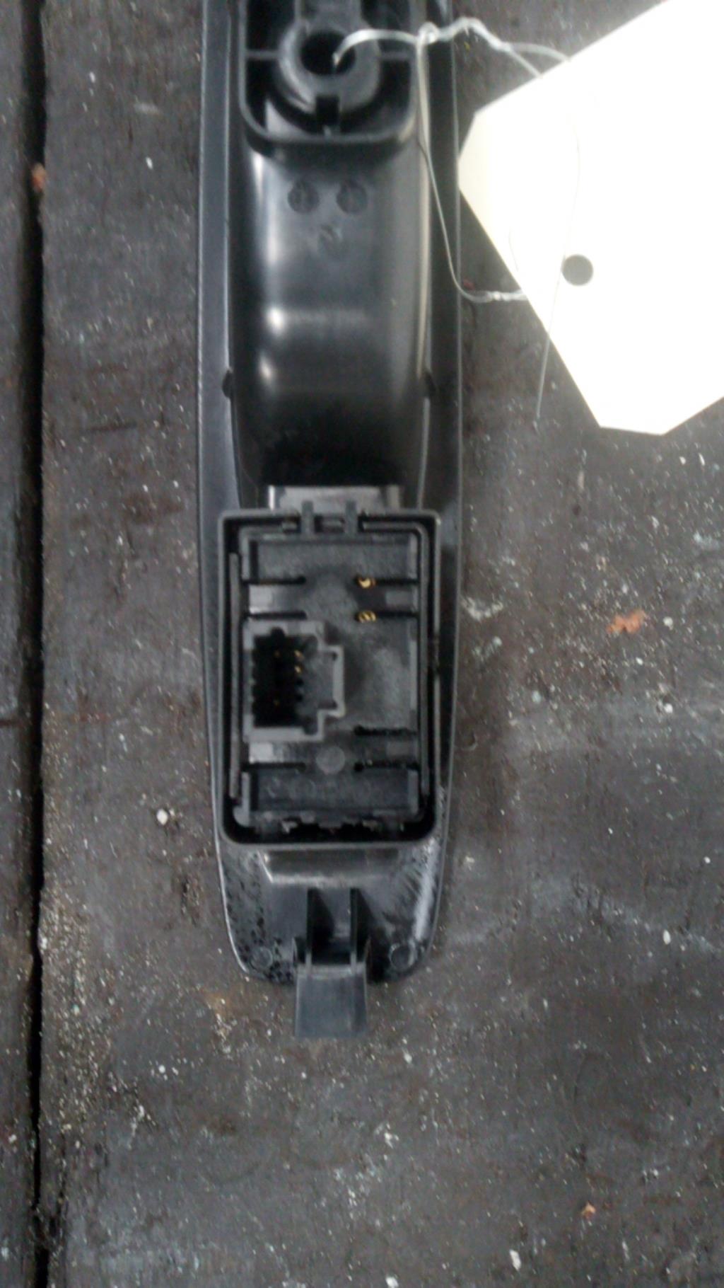 Interruttore lavacristalli posteriore destro RENAULT MEGANE 4 PHASE 1 Diésel - 1