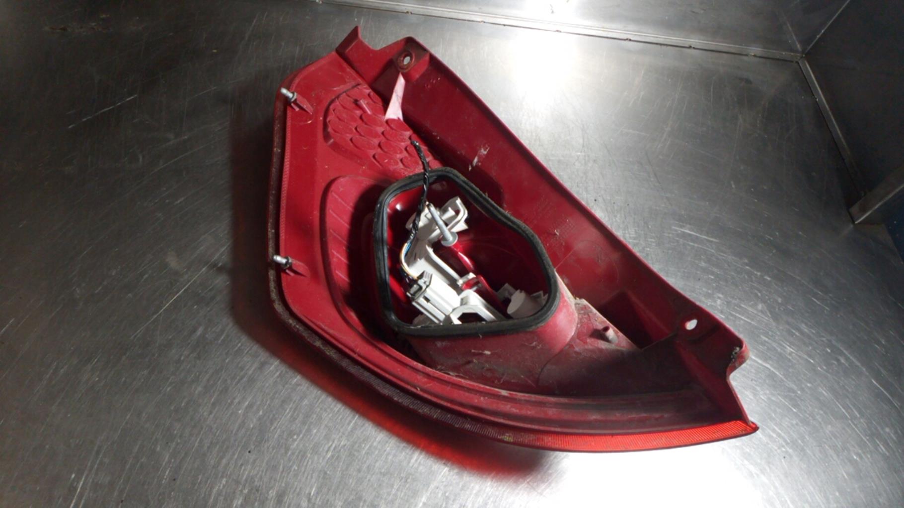 Fanale posteriore principale destro (luci) FORD FIESTA 6 PHASE 1 Diésel - 1