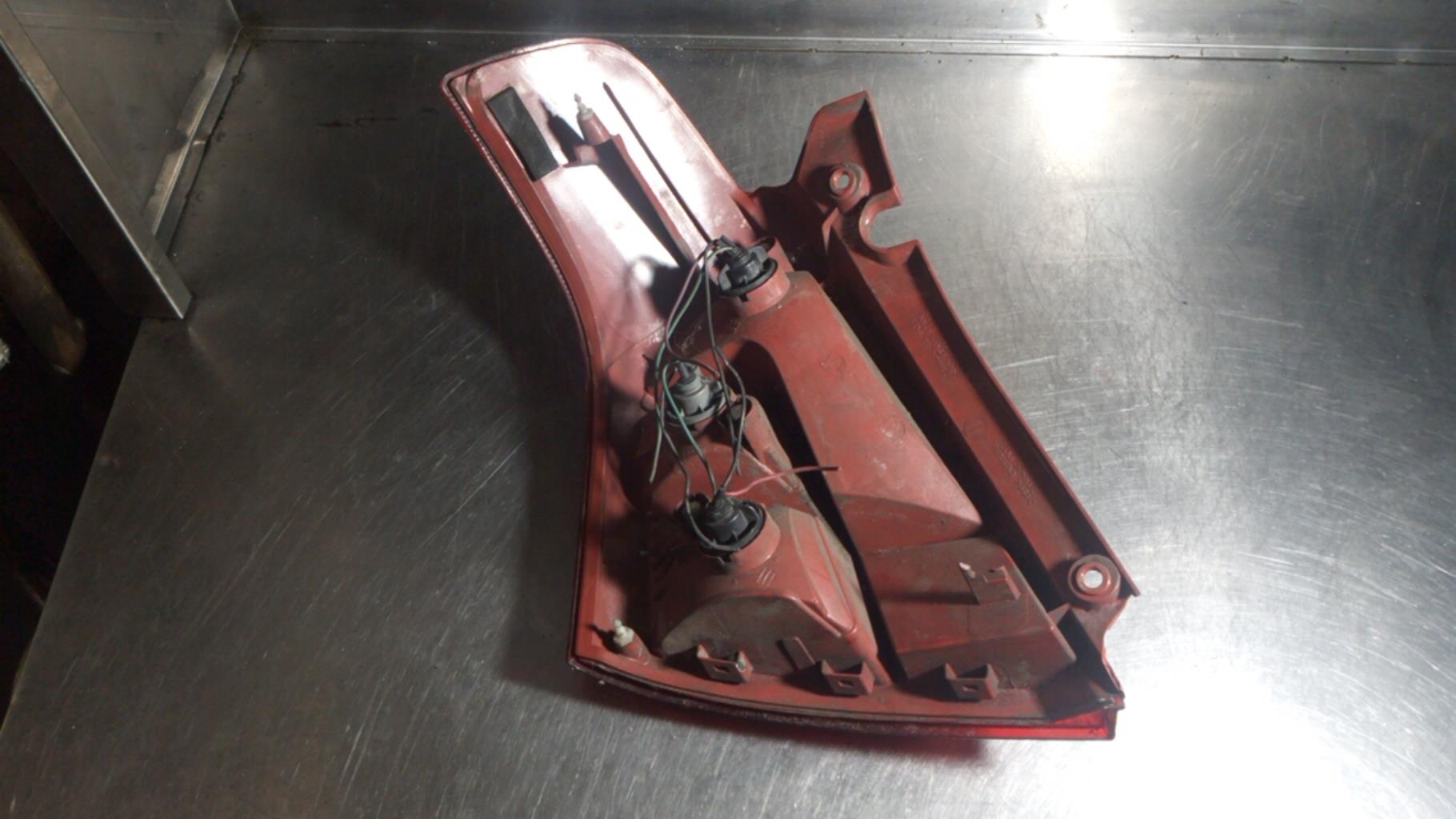 Fanale posteriore principale destro (luci) SUZUKI SWIFT 3 Diésel - 1