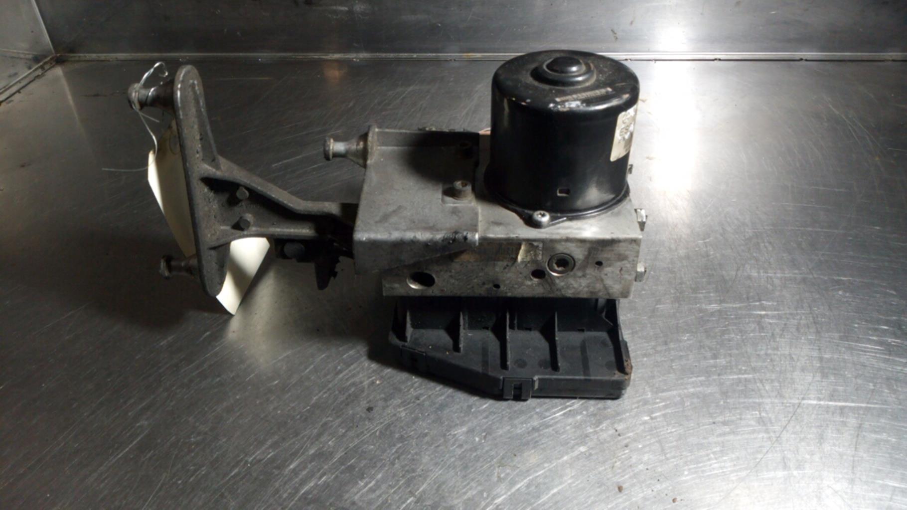 Blocco ABS (antibloccaggio freni) MERCEDES CLASSE C 203 PHASE 1 Diésel - 1