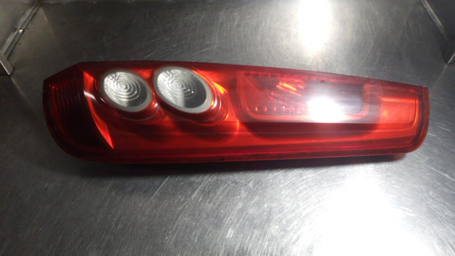 Fanale posteriore principale destro (luci) FORD FIESTA 5 PHASE 2 Diésel - 1