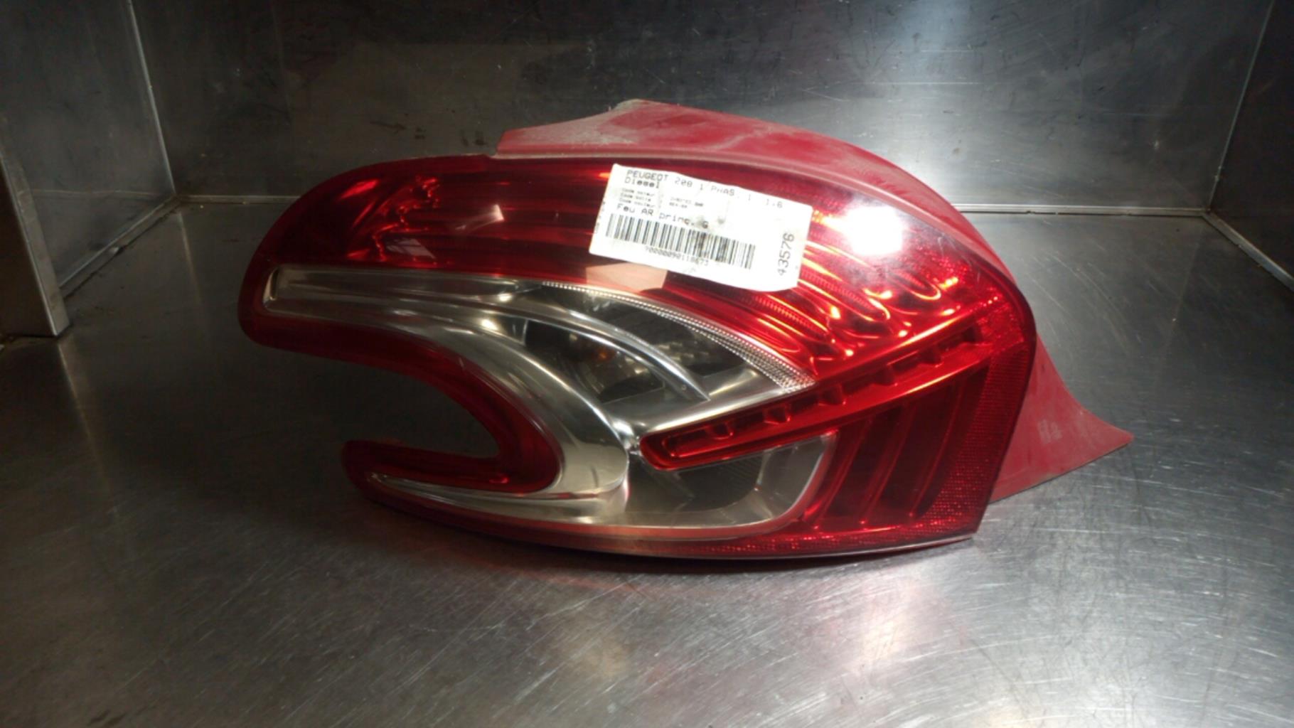 Fanale posteriore principale sinistro (luci) PEUGEOT 208 1 PHASE 1 Diésel - 1