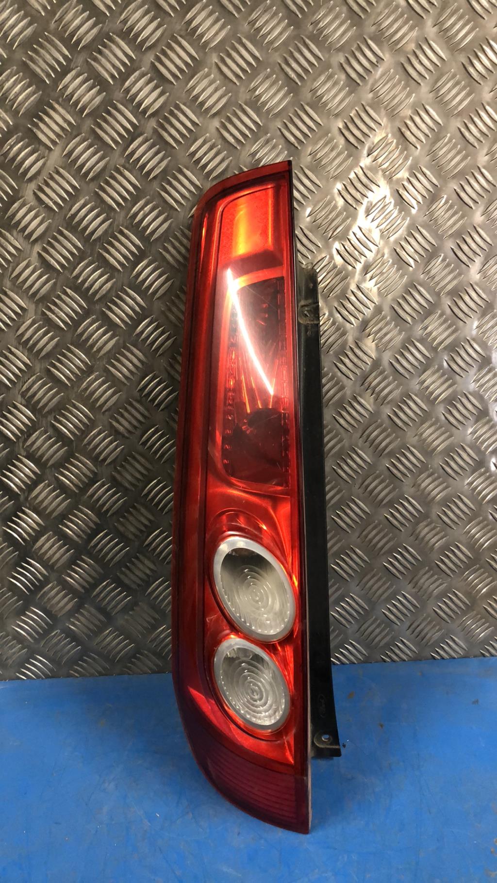 Fanale posteriore principale sinistro (luci) FORD FIESTA 5 PHASE 2 Gasolina - 1