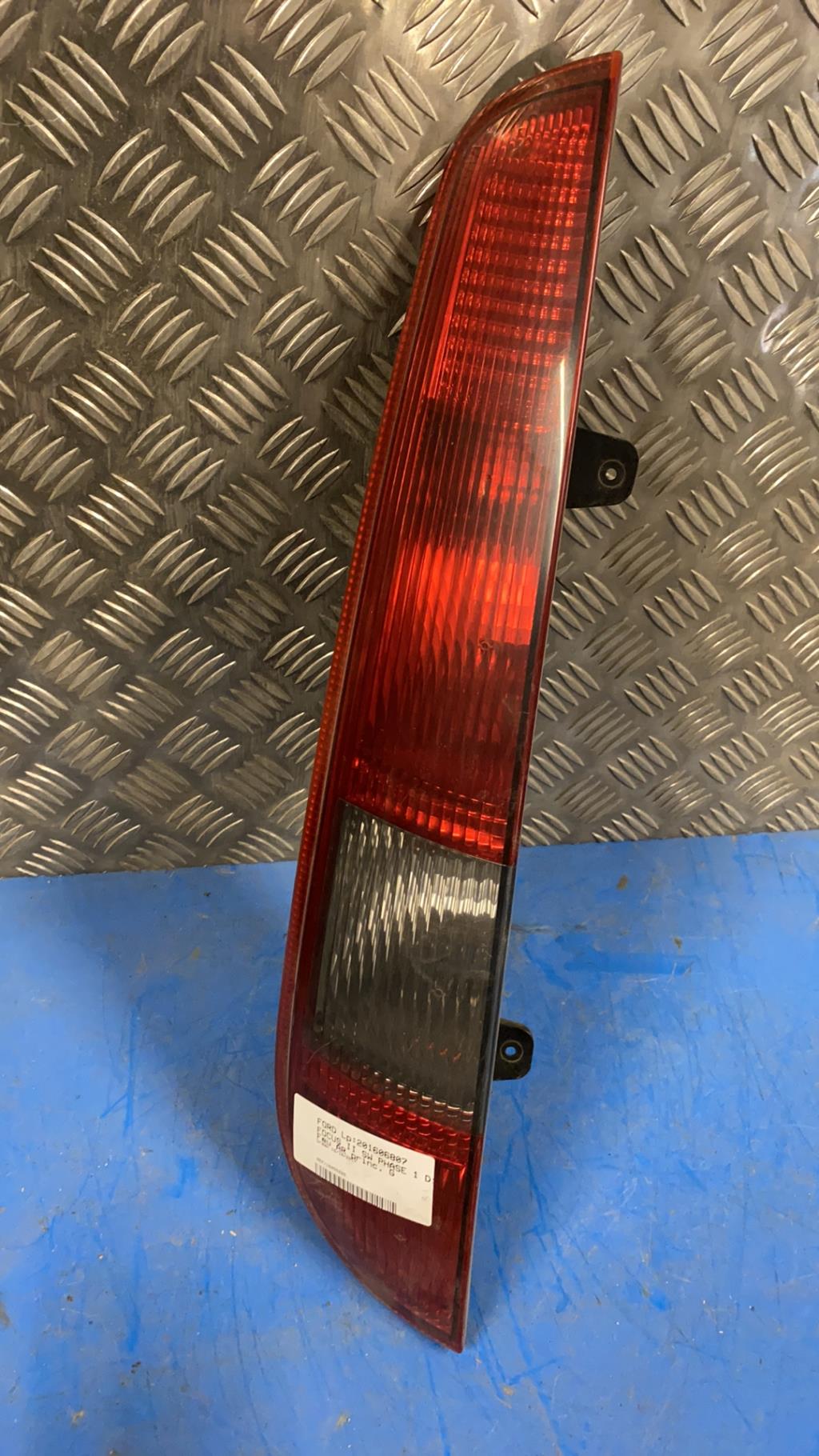 Fanale posteriore principale sinistro (luci) FORD FOCUS 2 PHASE 1 BREAK Diésel - 1