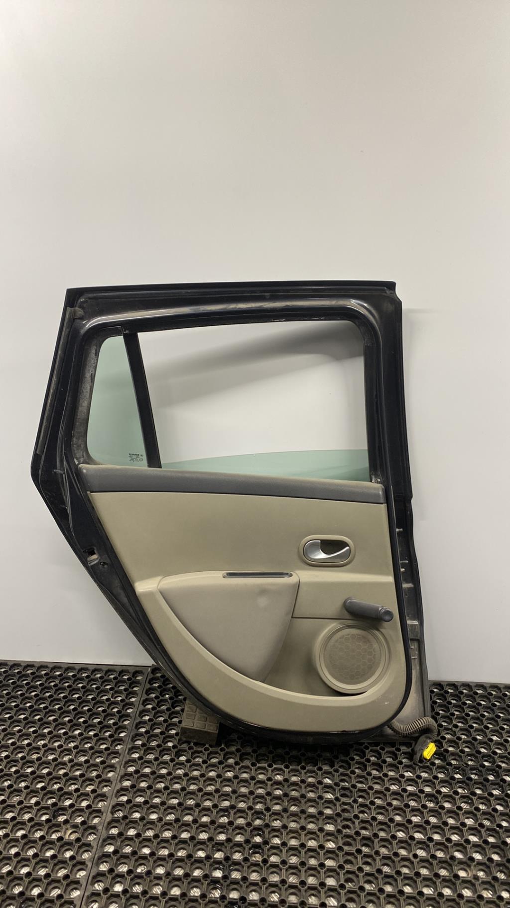 Portiera posteriore sinistra RENAULT CLIO 3 PHASE 1 BREAK Diésel - 1