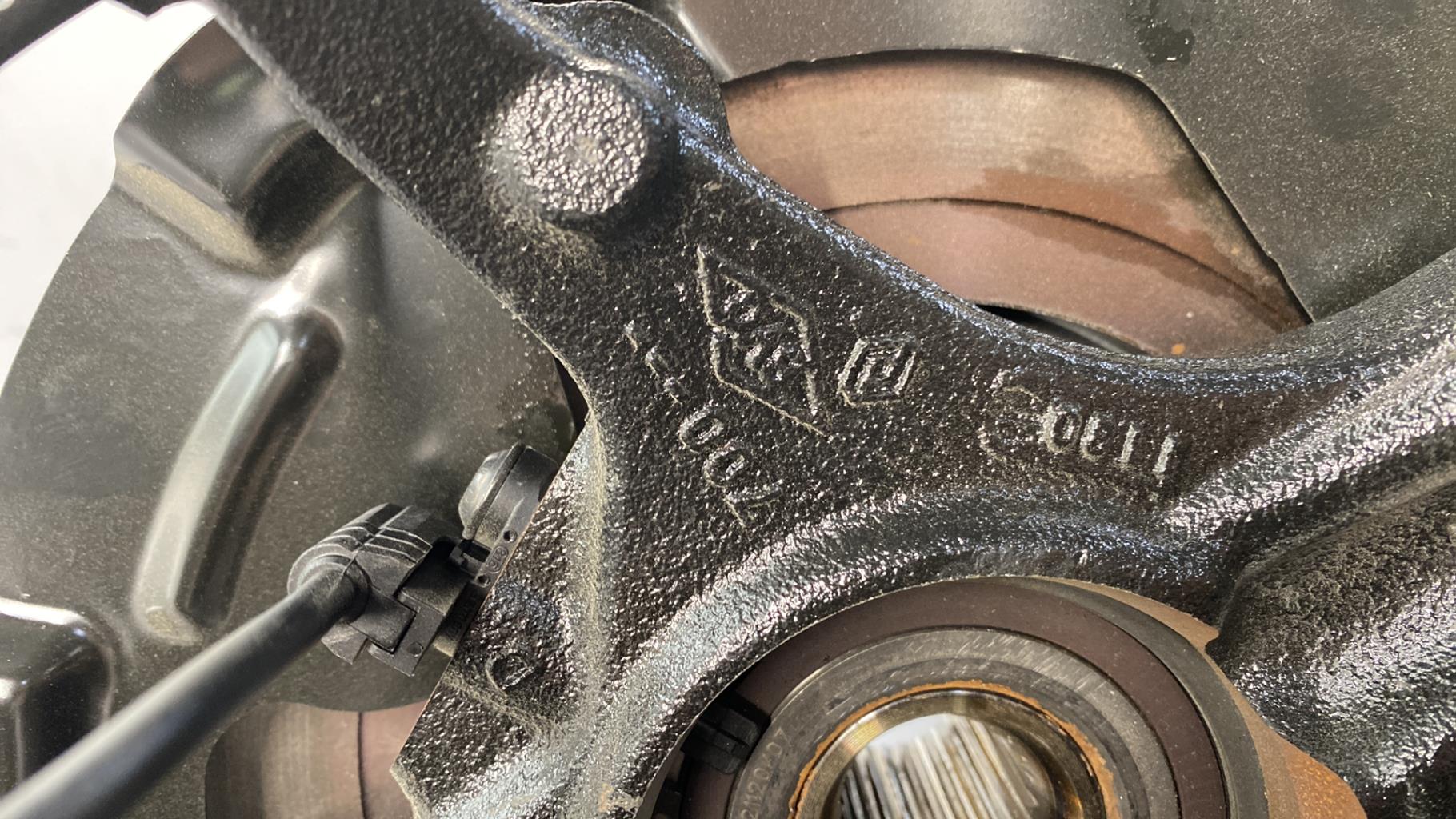 Fusee avant droit RENAULT MEGANE 4 PHASE 2 Diesel - 1