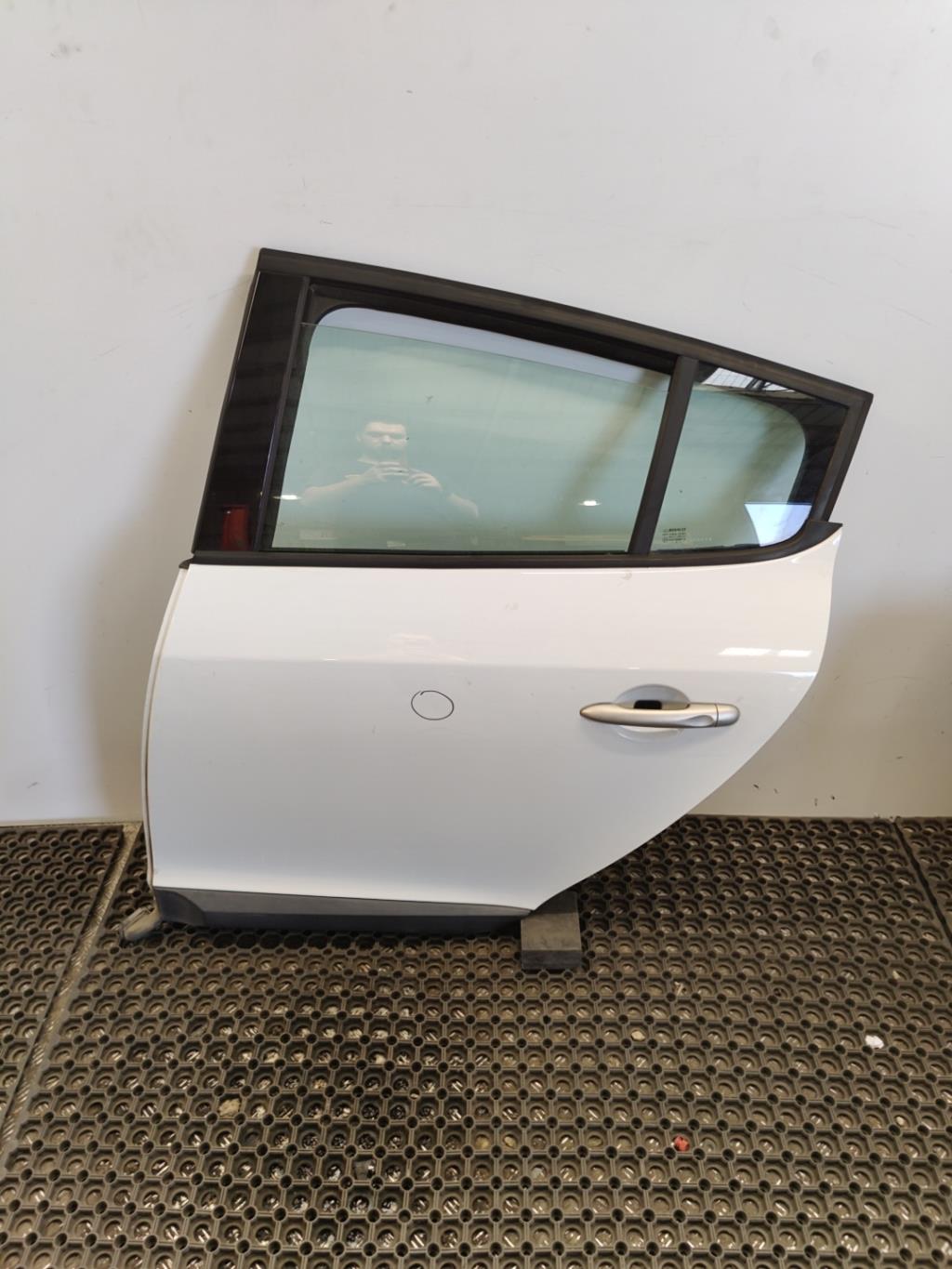 Portiera posteriore sinistra RENAULT MEGANE 3 PHASE 1 Diésel - 1