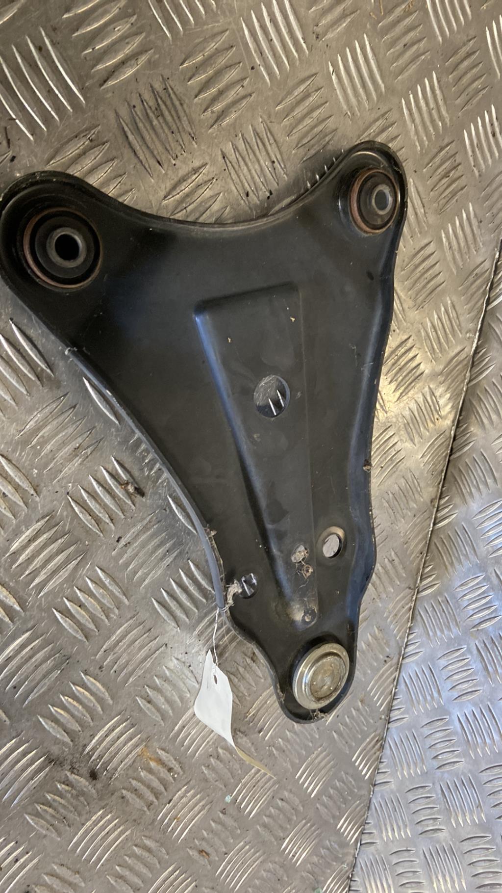 Triangle avant gauche RENAULT TWIZY 45 QUADRICYCLE LEGER  - 1