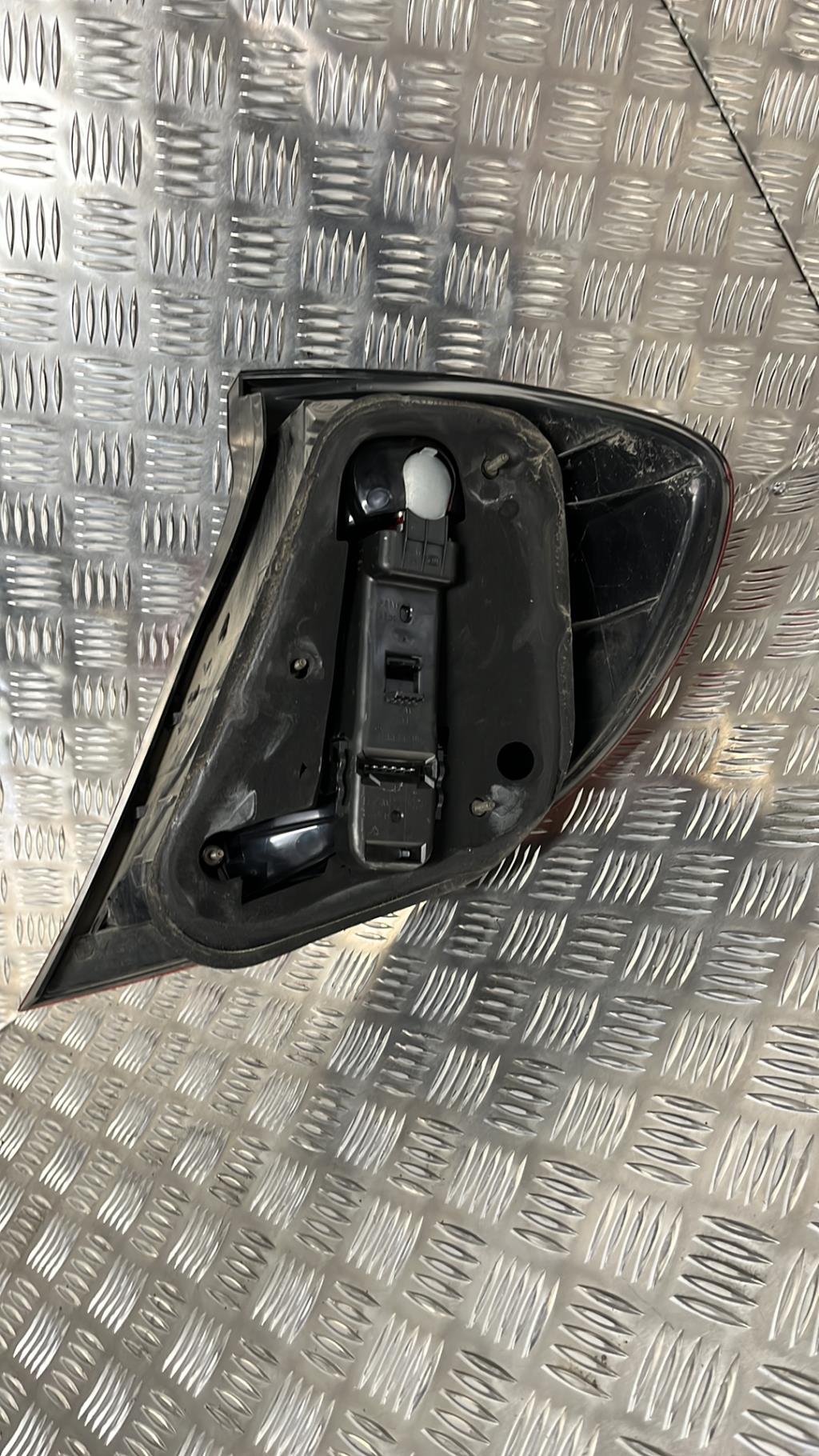 Fanale posteriore principale sinistro (luci) MERCEDES CLASSE C 203 COUPE SPORT PHASE 1 Diésel - 1