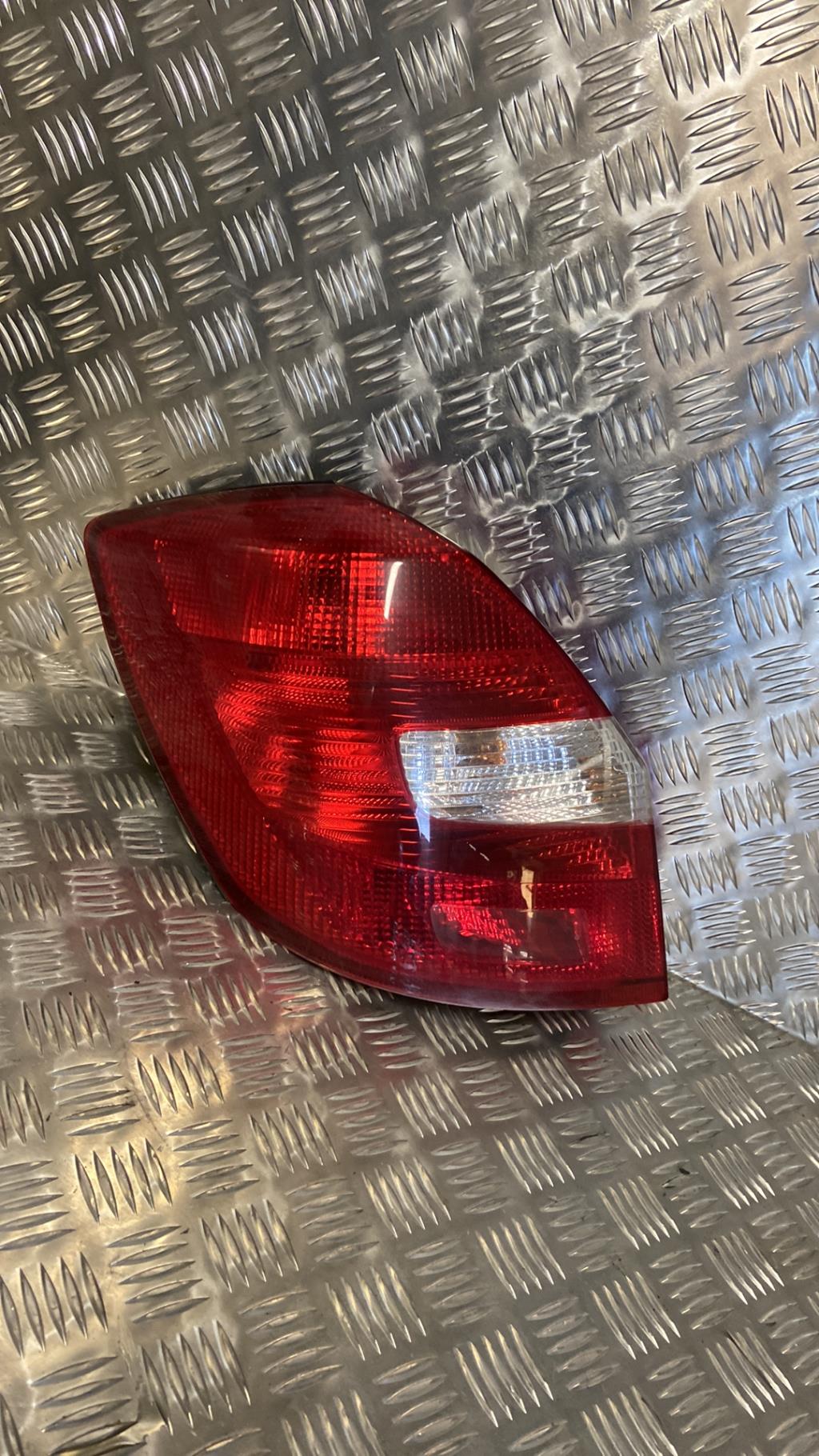 Fanale posteriore principale sinistro (luci) SKODA FABIA 2 PHASE 1 BREAK Diésel - 1