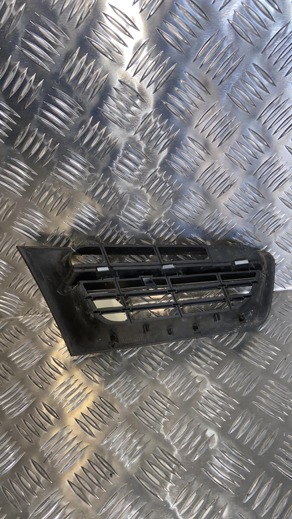 Grille de calandre droite RENAULT MEGANE 2 PHASE 2 Diesel - 1