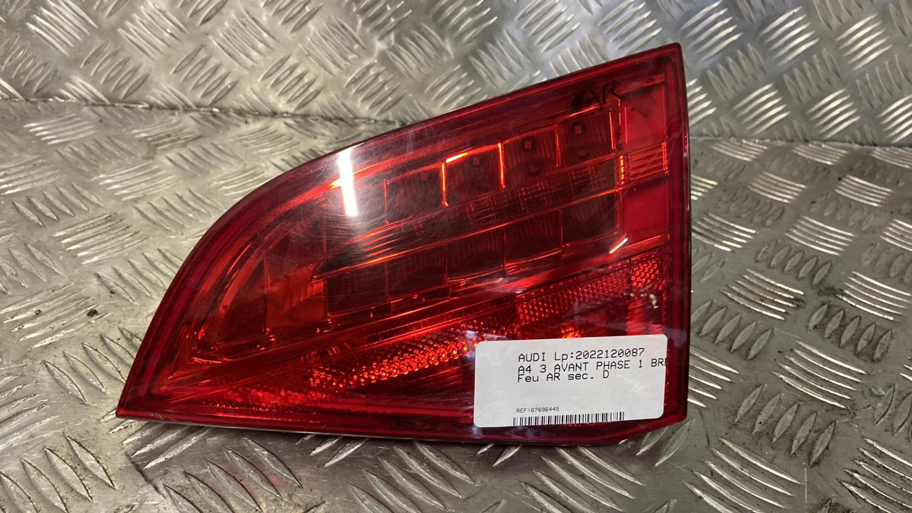 Feu arriere secondaire droit (feux) AUDI A4 3 AVANT PHASE 1 BREAK Diesel - 1