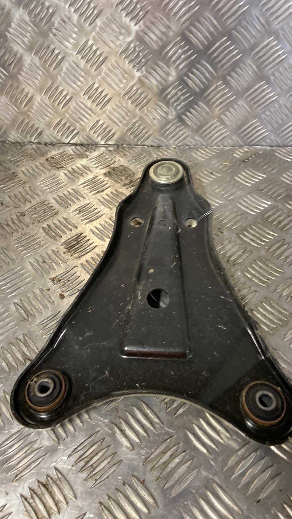 Triangolo inferiore posteriore destro RENAULT TWIZY 45 QUADRICYCLE LEGER  - 1