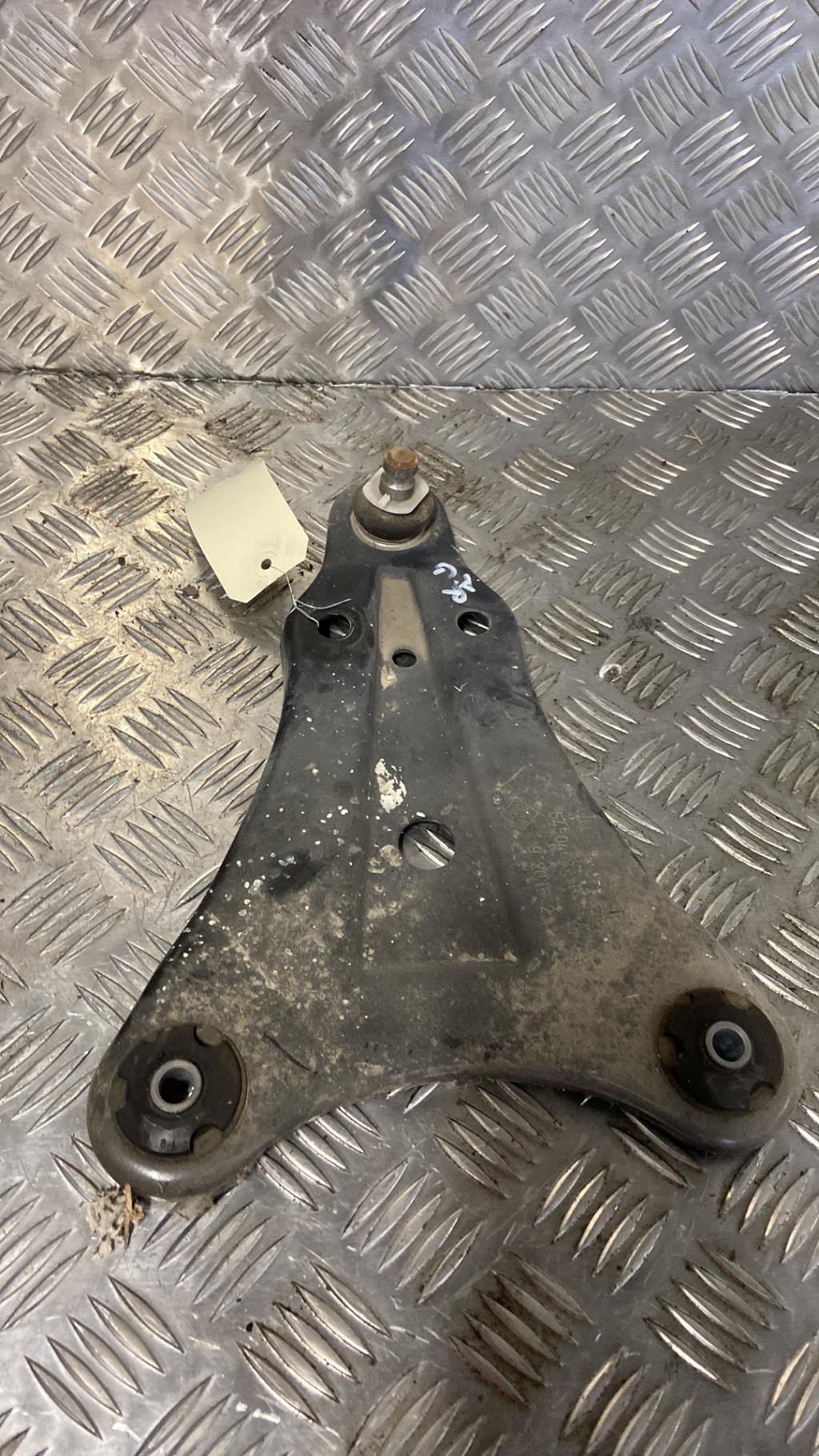 Triangolo inferiore posteriore sinistro RENAULT TWIZY 45 QUADRICYCLE LEGER  - 1