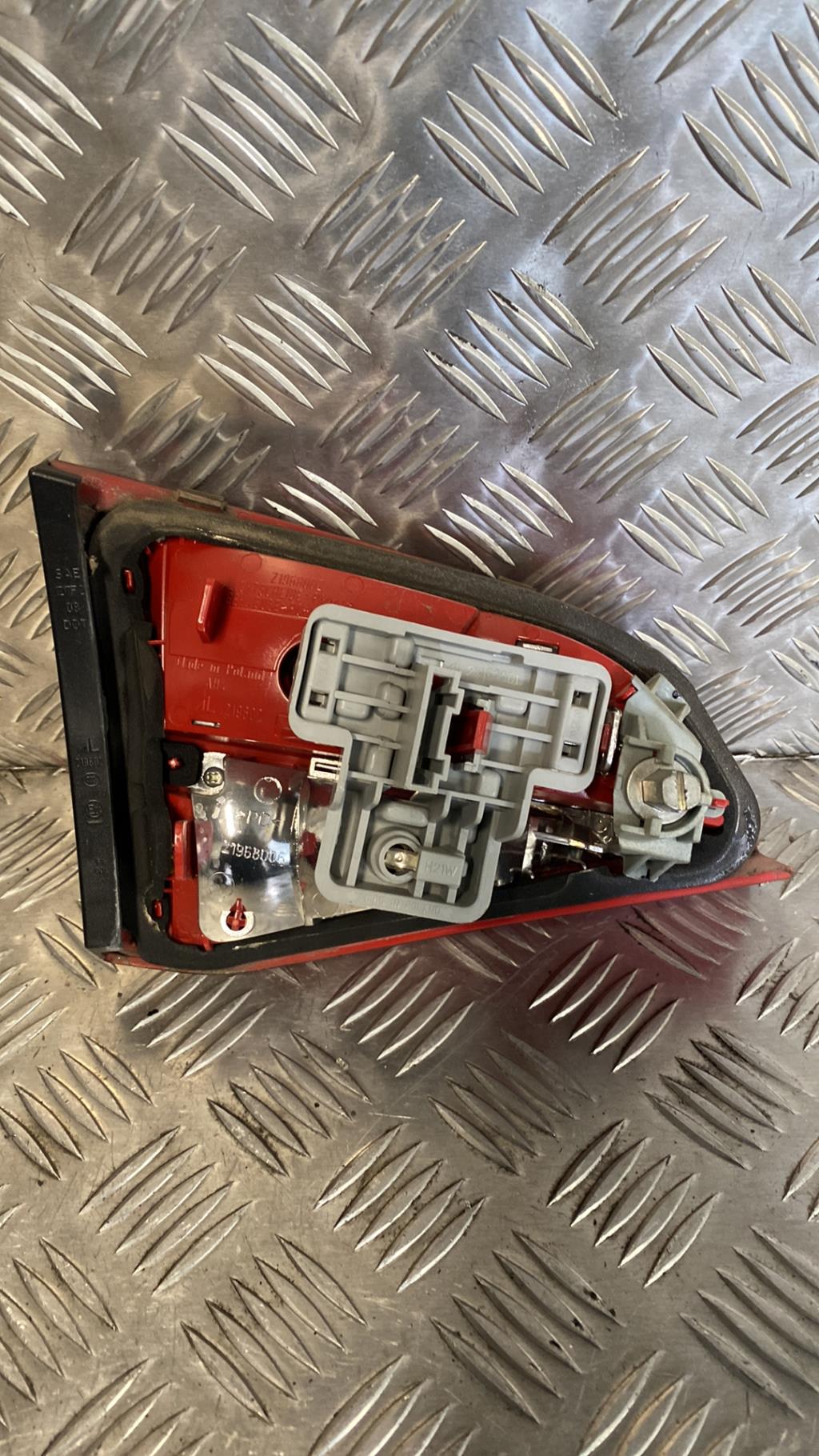Feu arriere secondaire droit (feux) AUDI A4 3 AVANT PHASE 1 BREAK  - 1