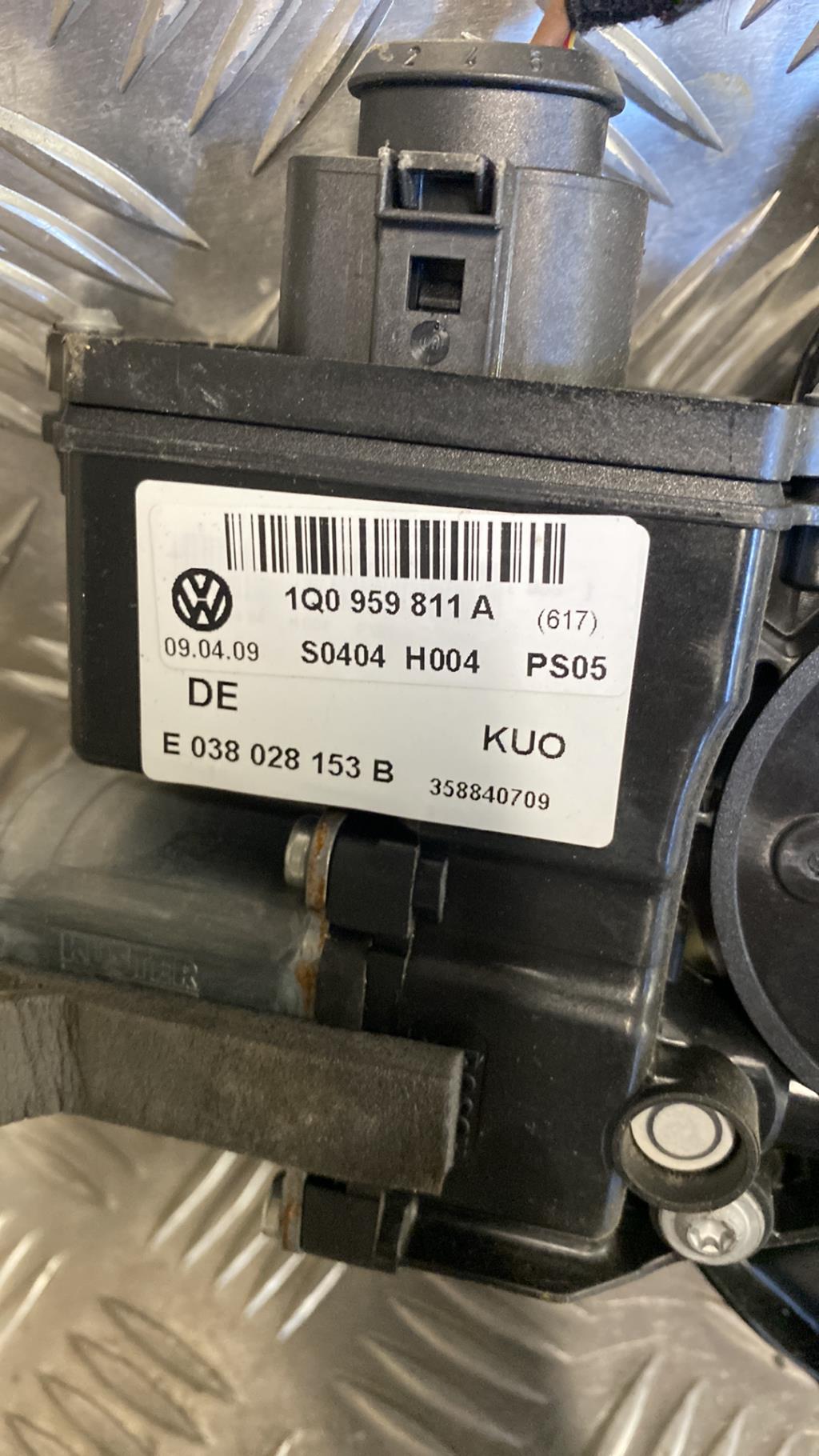 Alzacristalli elettrico posteriore sinistro VOLKSWAGEN EOS CABRIO PHASE 1 Gasolina - 1