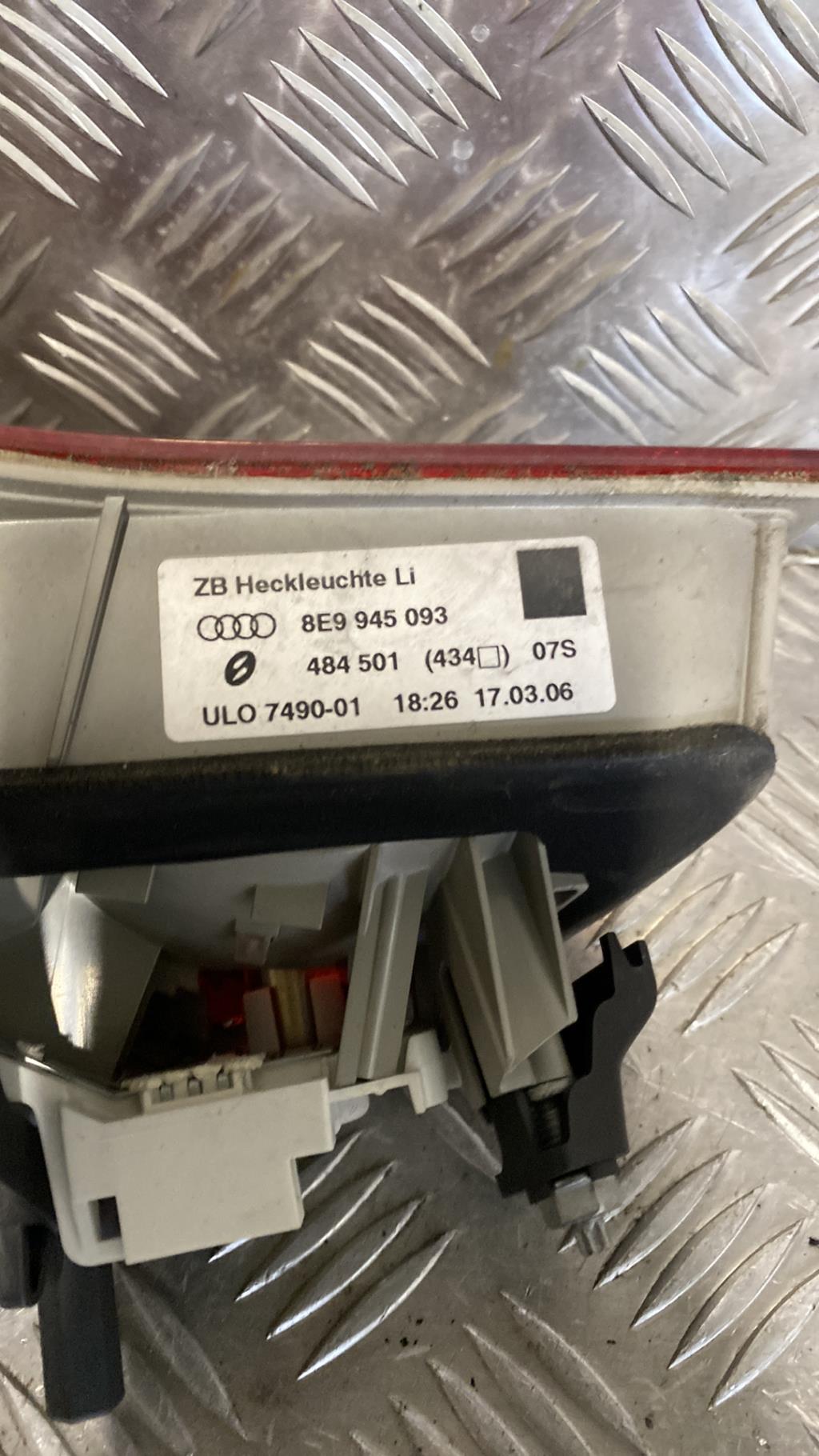 Feu arriere secondaire droit (feux) AUDI A4 2 AVANT PHASE 2 BREAK Diesel - 1