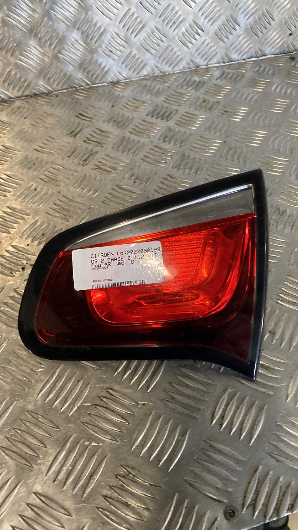 Feu arriere secondaire droit (feux) CITROEN C3 2 PHASE 2 Essence - 1