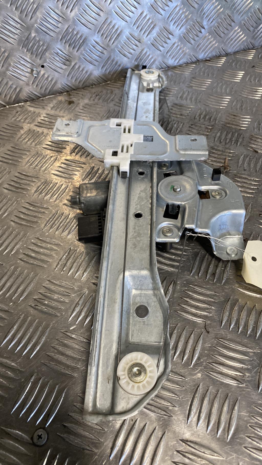 Alzacristalli elettrico posteriore destro CITROEN C3 3 PHASE 1 Gasolina - 1