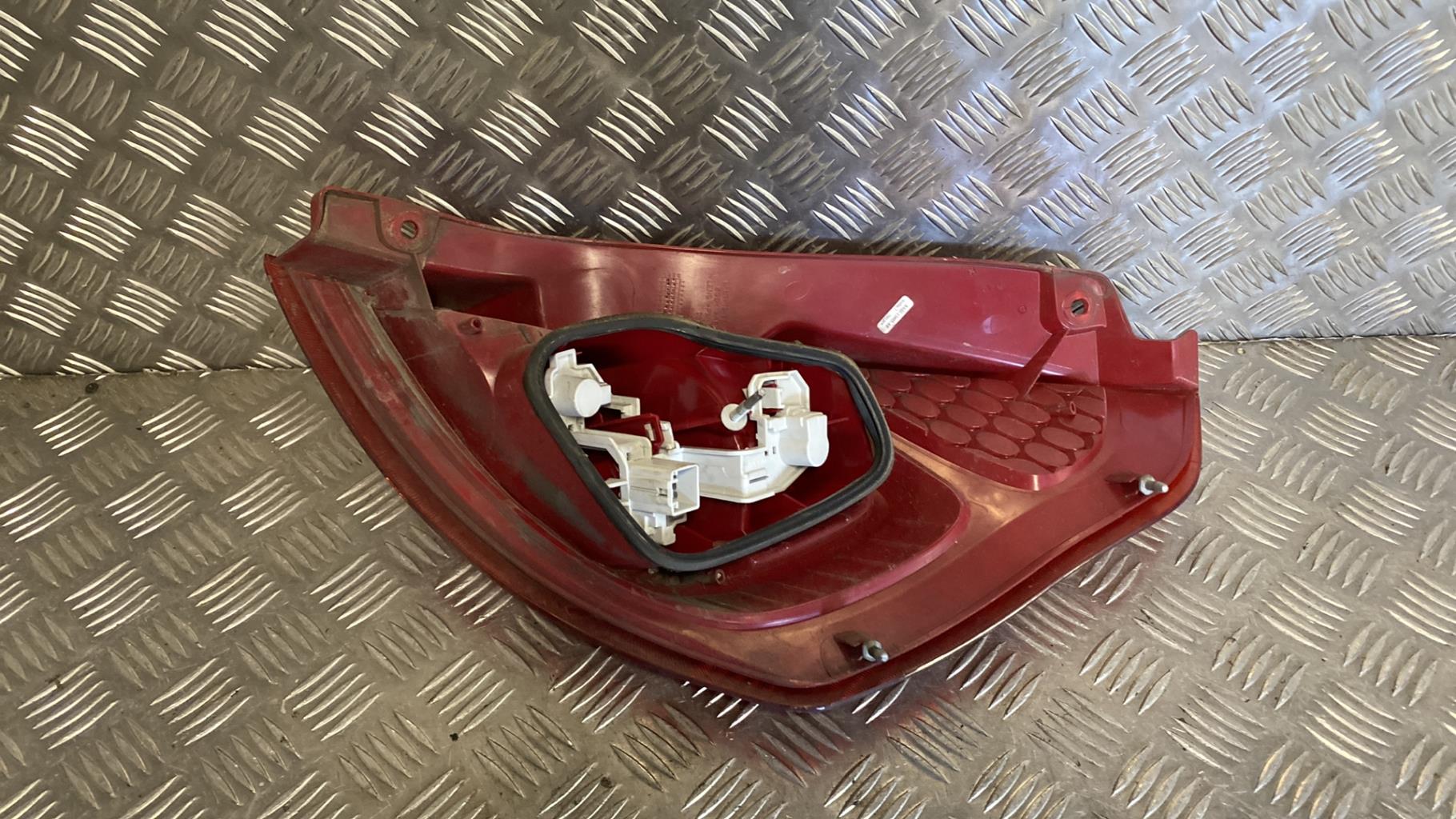Fanale posteriore principale sinistro (luci) FORD FIESTA 6 PHASE 1 Diésel - 1