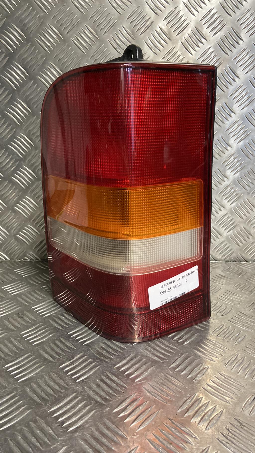 Fanale posteriore principale destro (luci) MERCEDES VITO 638  - 1