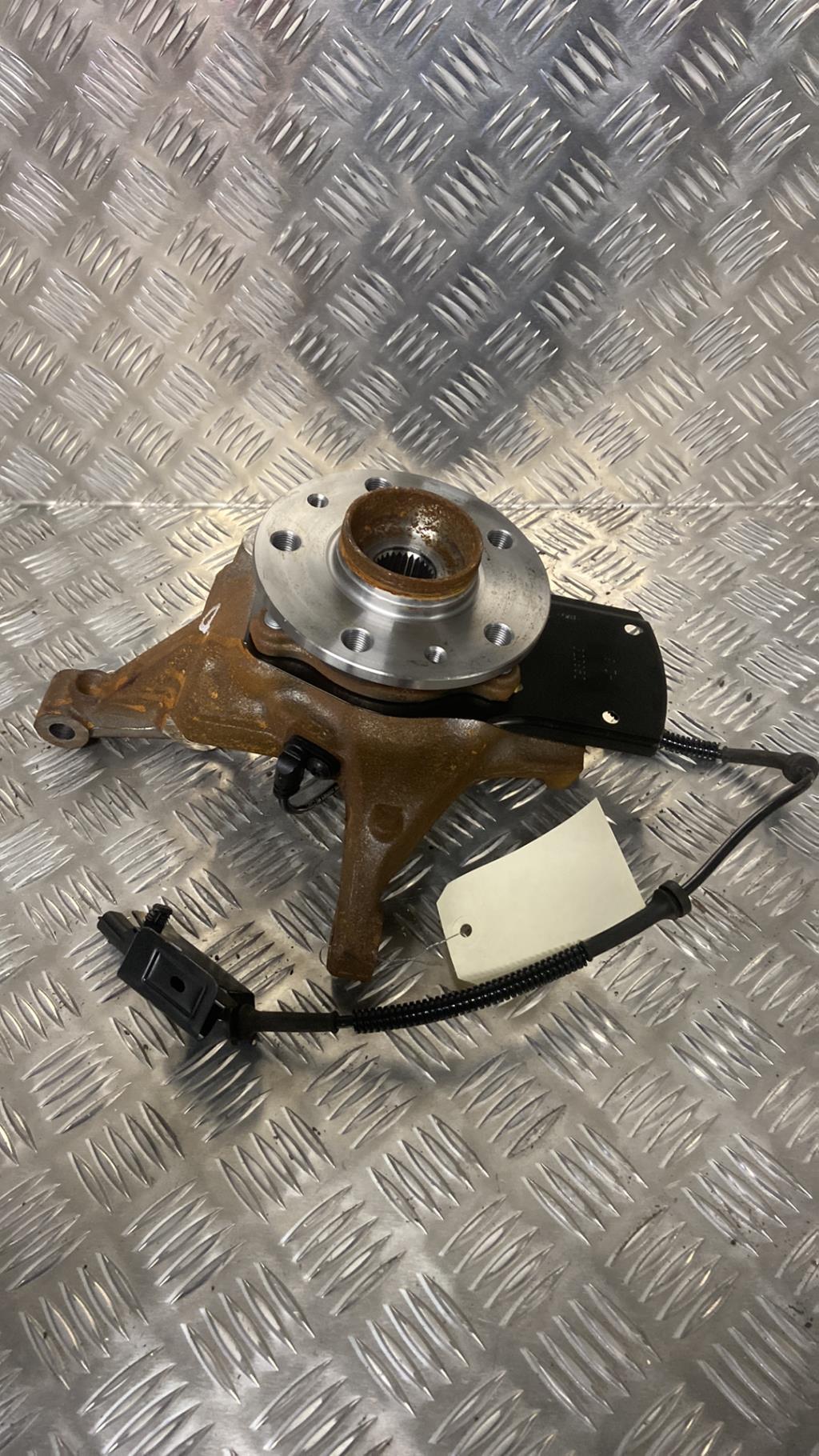Fusee avant droit NISSAN PRIMASTAR 2 Diesel - 1