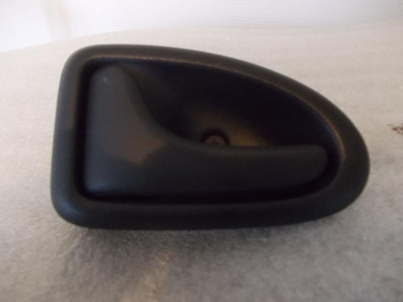 Poignee interieur arriere gauche RENAULT CLIO 2 PHASE 2 Diesel - 1