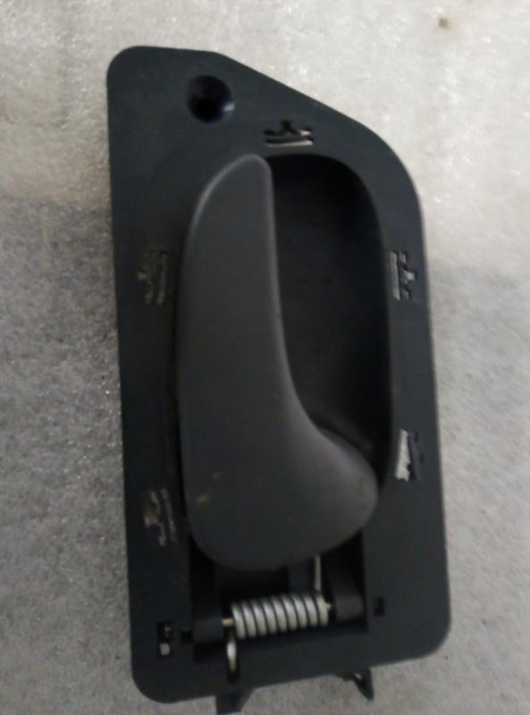 Poignee interieur avant droit RENAULT LAGUNA 1 PHASE 2 Essence - 1