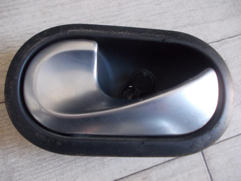 Poignee interieur avant gauche RENAULT MEGANE 2 PHASE 1 Diesel - 1