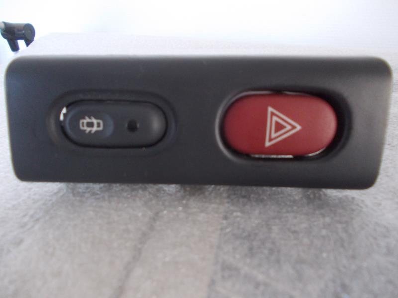 Bouton de warning RENAULT LAGUNA 1 PHASE 2 Essence - 1
