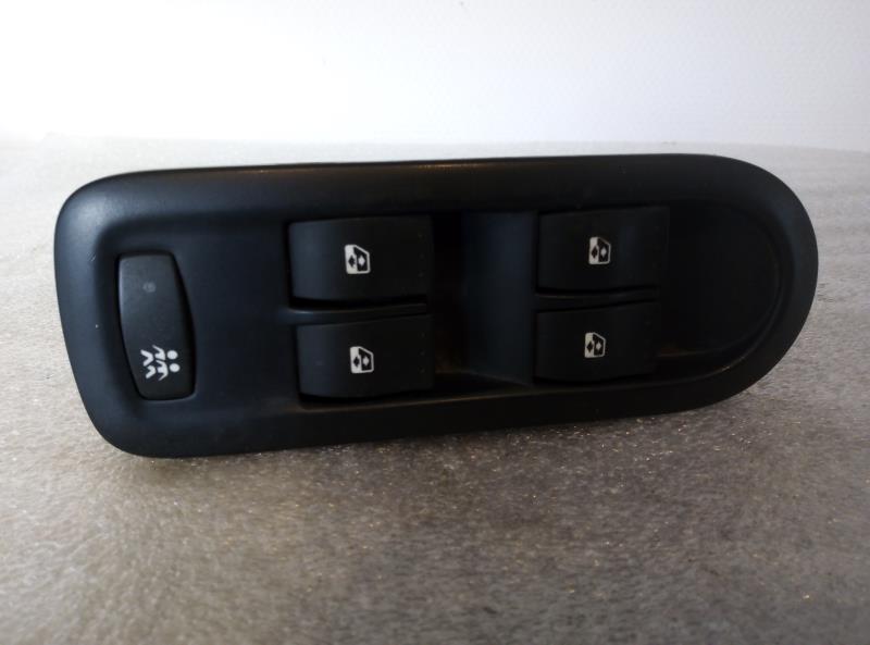 Interrupteur de leve vitre RENAULT MEGANE 2 PHASE 1 Essence - 1