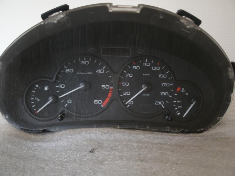 Compteur PEUGEOT 206 PHASE 1 BREAK Diesel - 1
