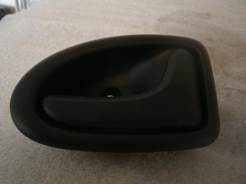 Poignee interieur avant droit RENAULT CLIO 2 PHASE 1 Essence - 1