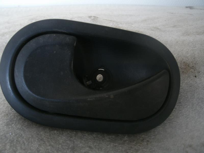 Poignee interieur avant gauche RENAULT MEGANE 2 PHASE 1 Essence - 1