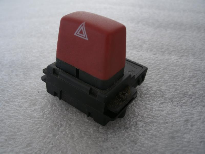 Bouton de warning RENAULT SAFRANE PHASE 2 Diesel - 1