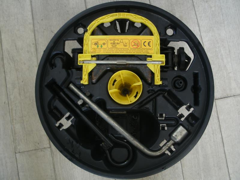 Cric (Ensemble depannage) RENAULT CLIO 2 PHASE 1 Essence - 1