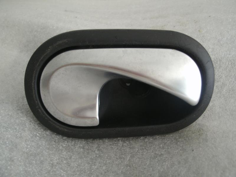 Poignee interieur avant gauche RENAULT MEGANE 2 PHASE 1 Diesel - 1