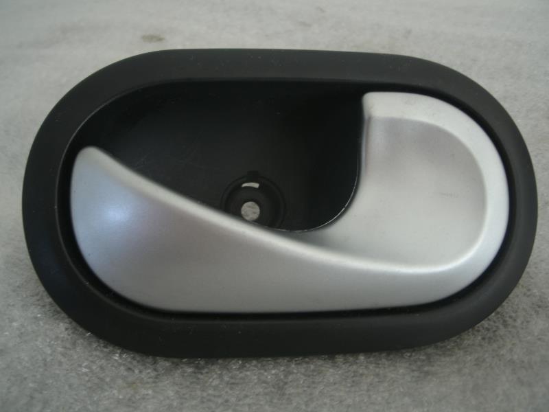Poignee interieur avant droit RENAULT CLIO 3 PHASE 2 Diesel - 1