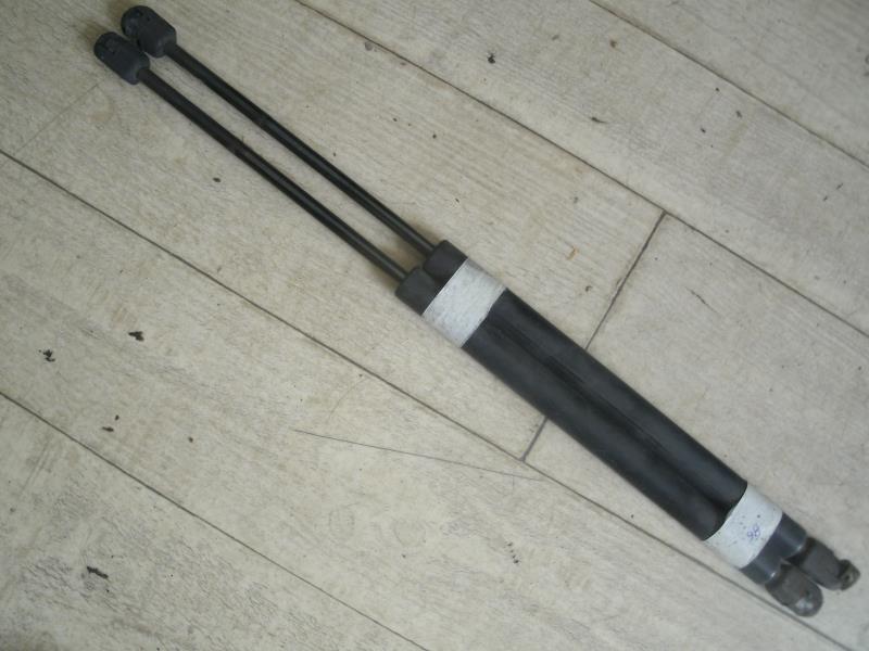 Verin de coffre FORD FOCUS 1 Diesel - 1
