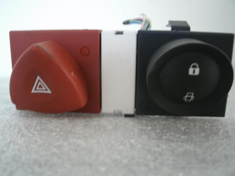 Bouton de warning RENAULT MEGANE 2 PHASE 1 Essence - 1