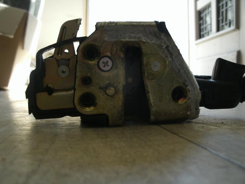 Serrure avant gauche TOYOTA COROLLA 10 PHASE 1 BREAK Diesel - 1