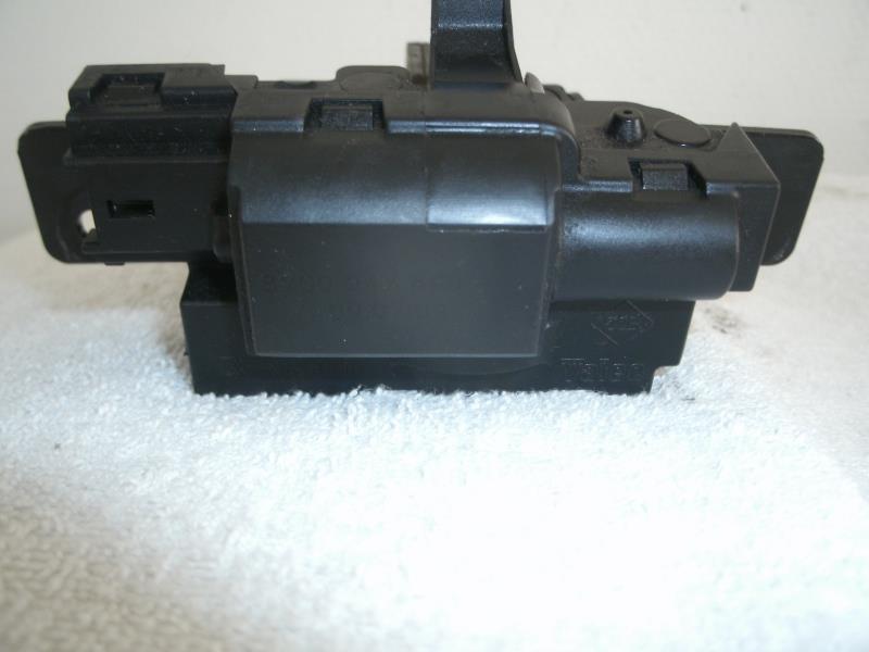 Serrure de coffre RENAULT CLIO 3 PHASE 2 Diesel - 1