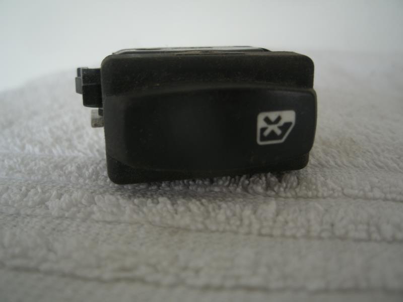 Bouton/Interrupteur RENAULT CLIO 2 PHASE 2 Diesel - 1