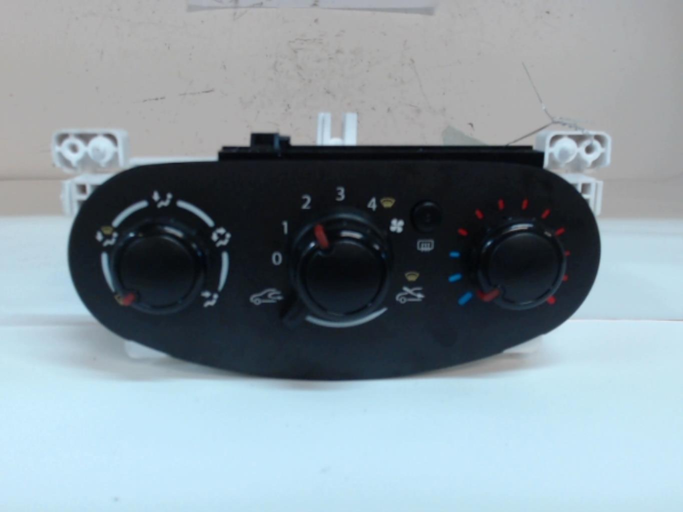 Commande chauffage RENAULT TWINGO 3 PHASE 1 Essence - 1