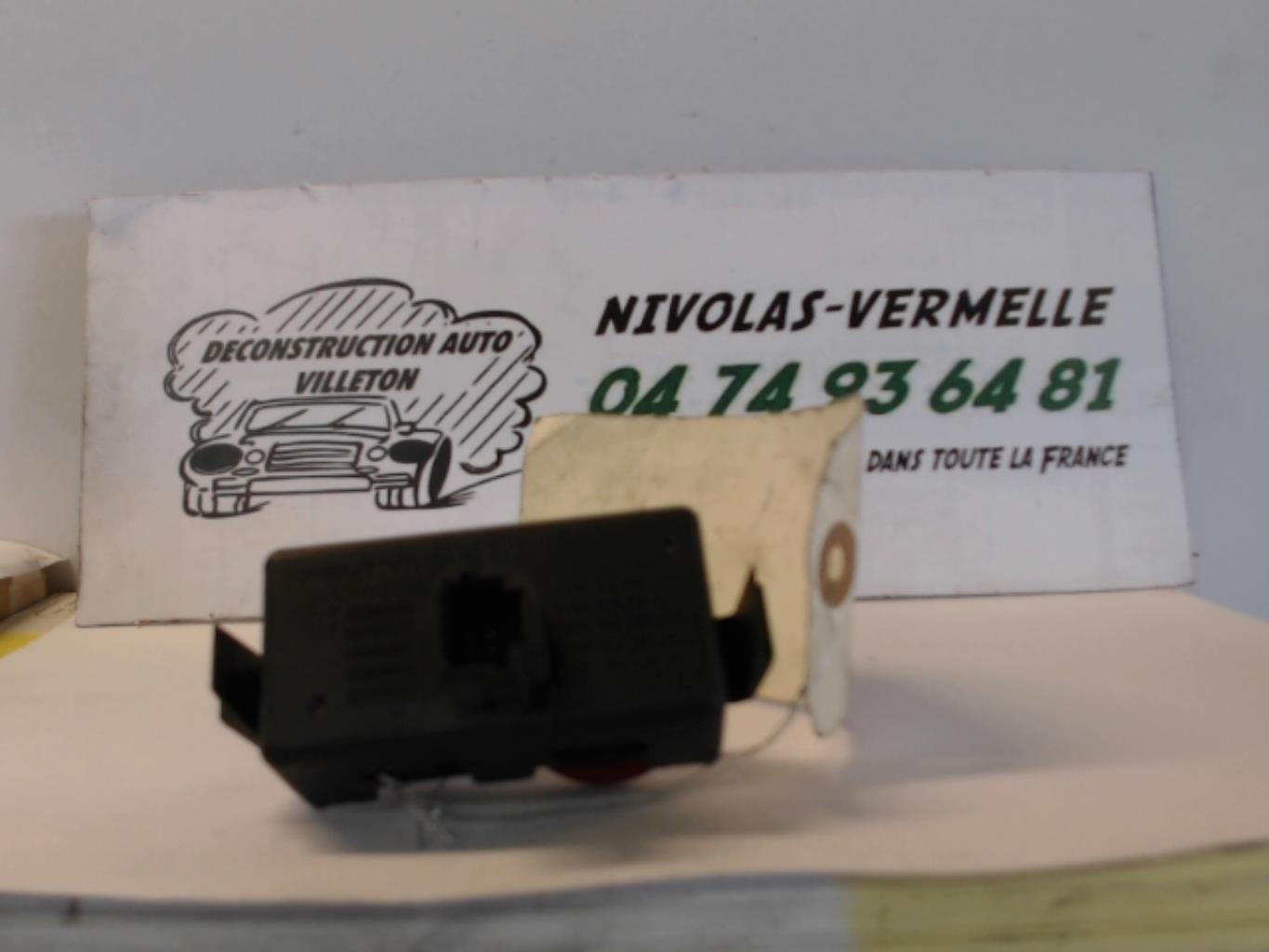 Bouton de warning RENAULT CLIO 3 PHASE 2 BREAK Diesel - 1