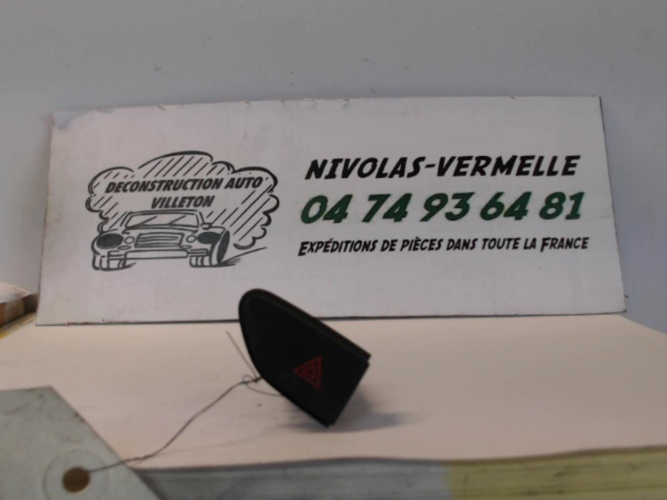 Bouton de warning RENAULT CLIO 4 PHASE 1 Diesel - 1