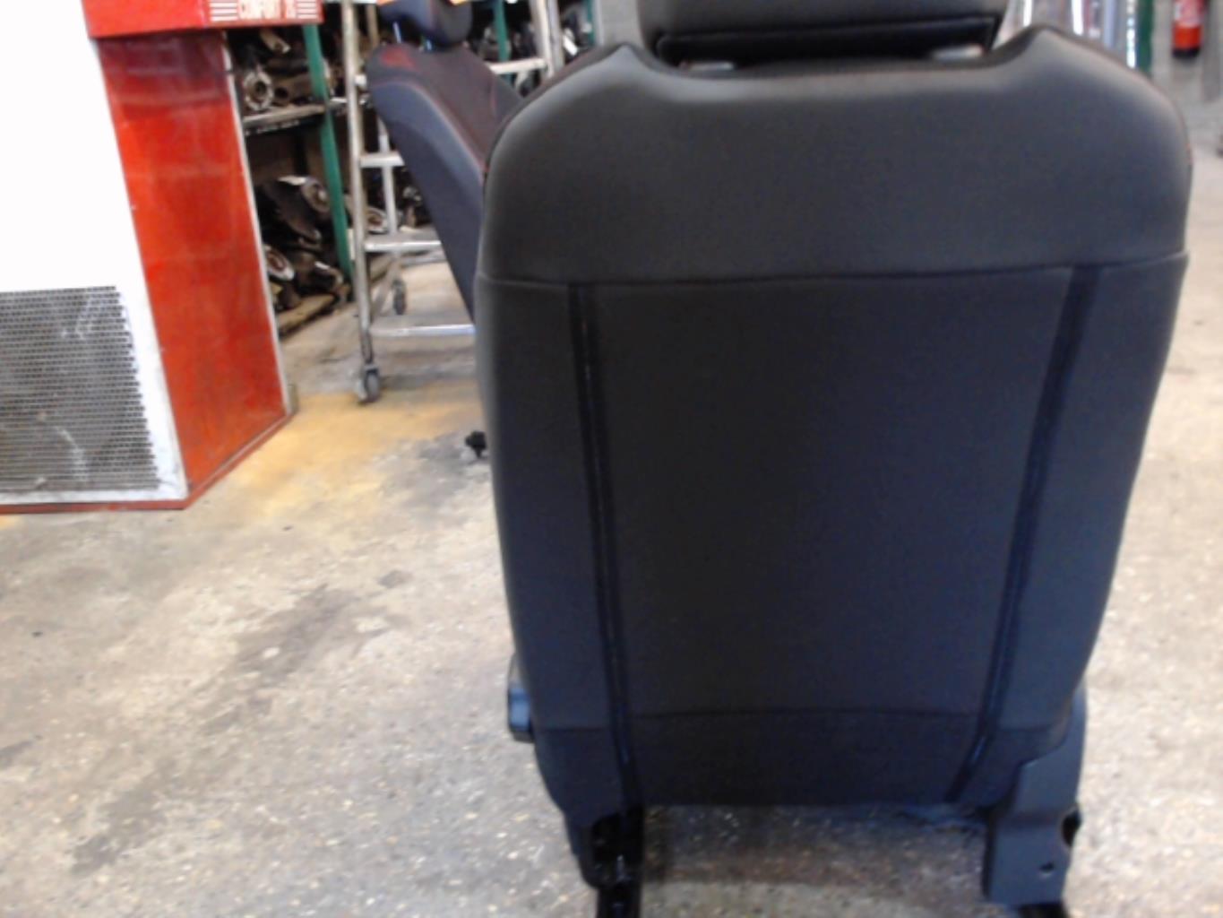Siege avant droit RENAULT CLIO 4 PHASE 1 Diesel - 1